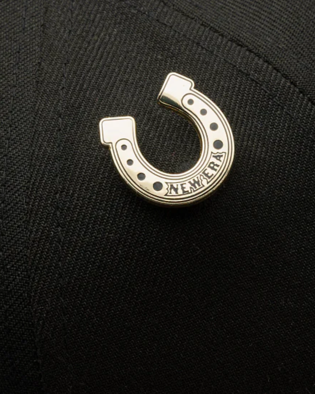 HORSESHOE PIN BADGE
