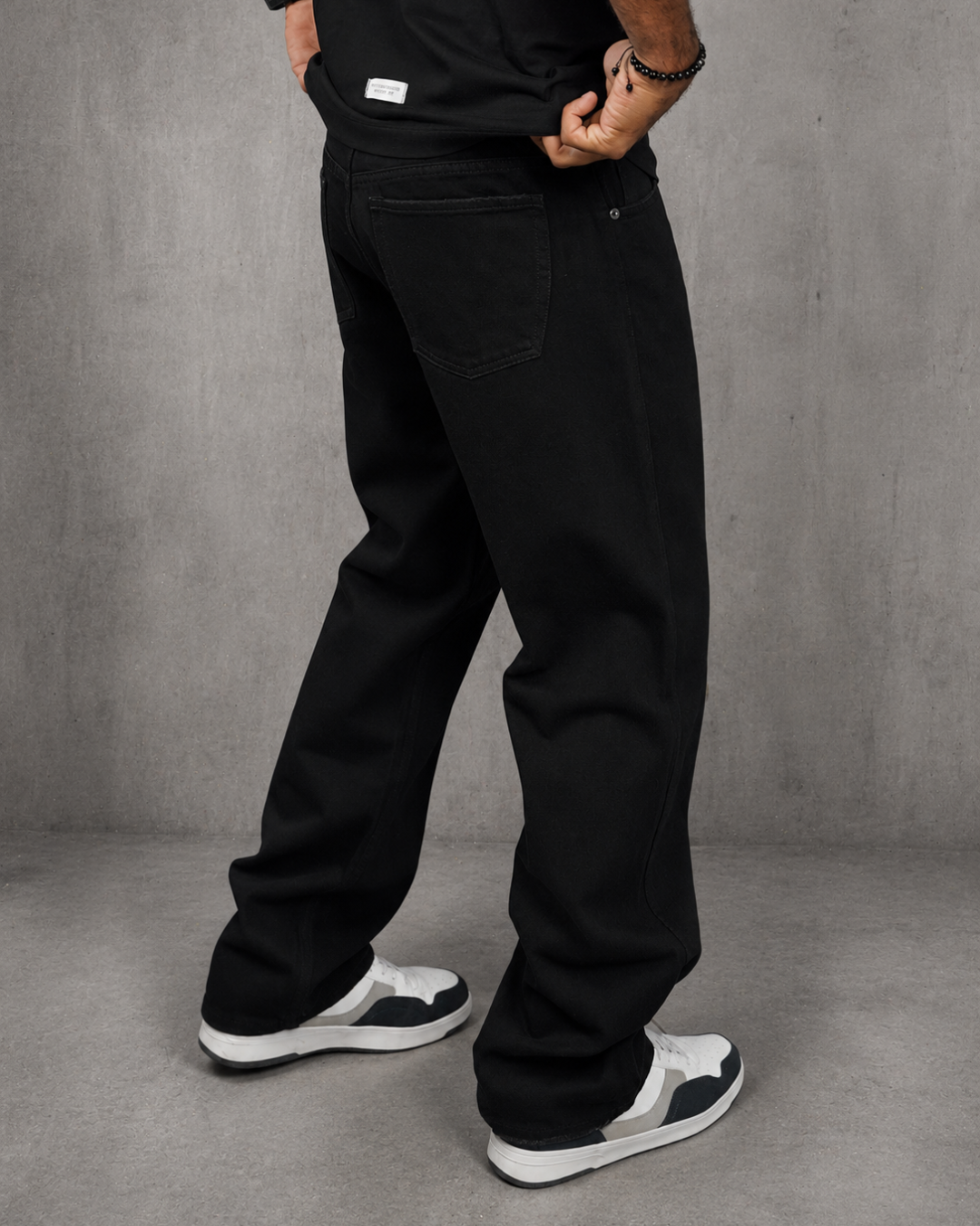 CLASSIC BLACK JEAN