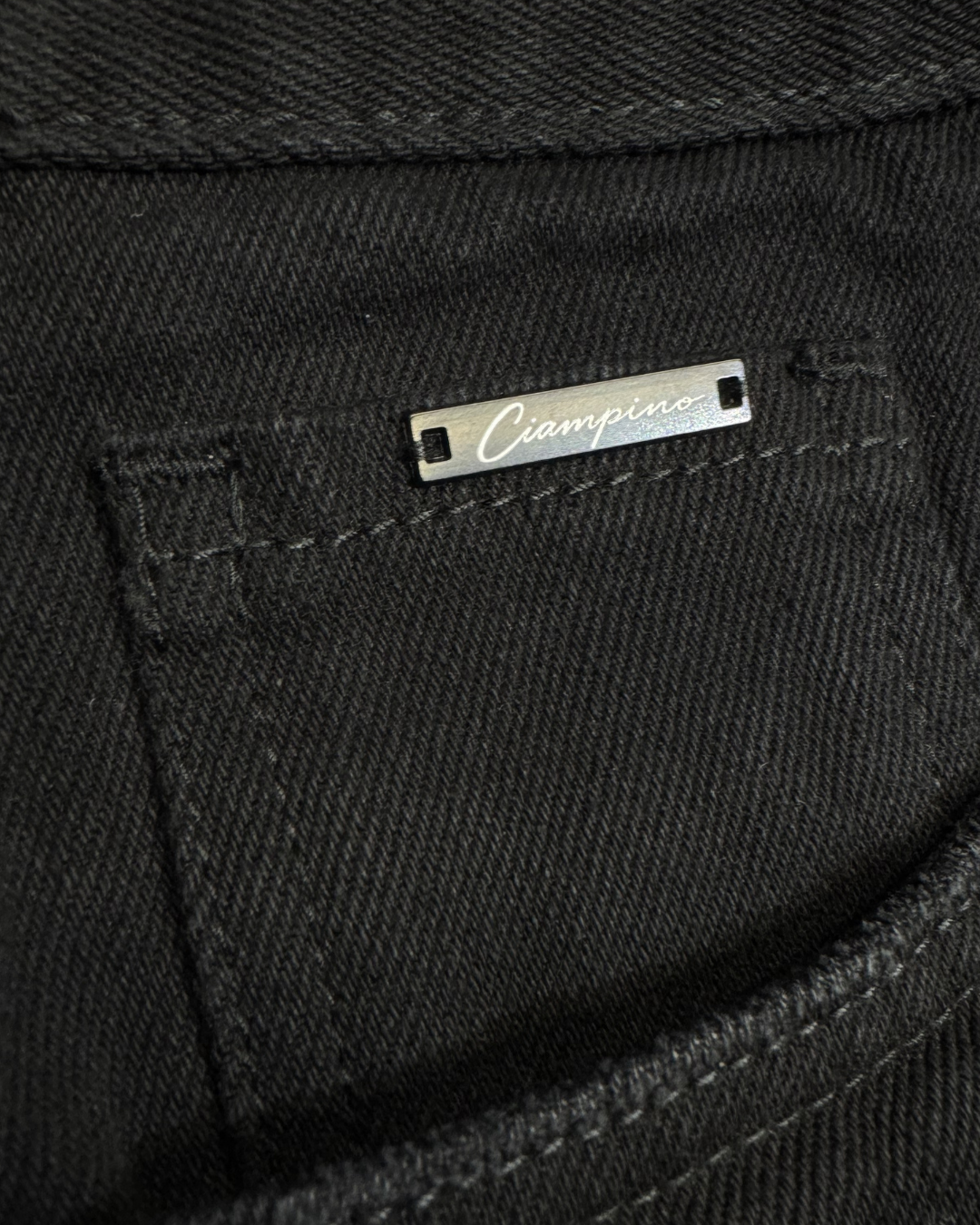 CLASSIC BLACK JEAN