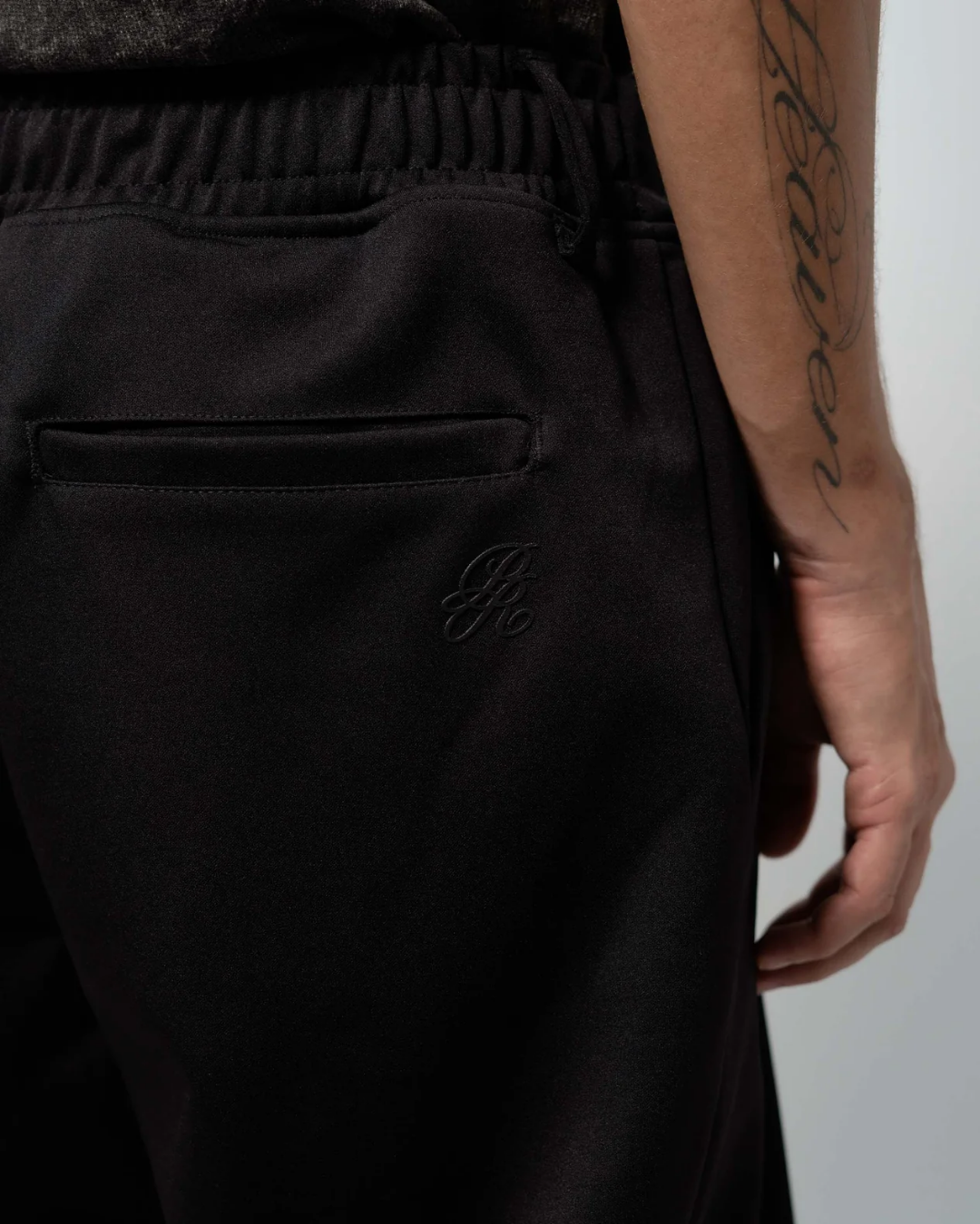 STILL HUNGRY BLACK PANTS