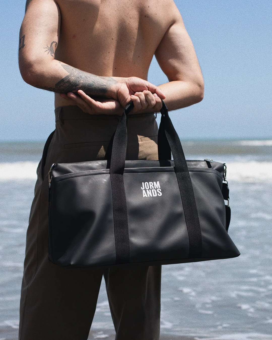 BLACK EXPLORE BAG
