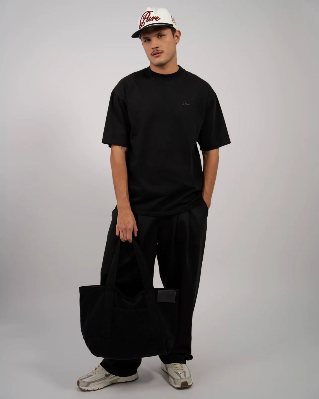 CLASSIC BLACK T-SHIRT