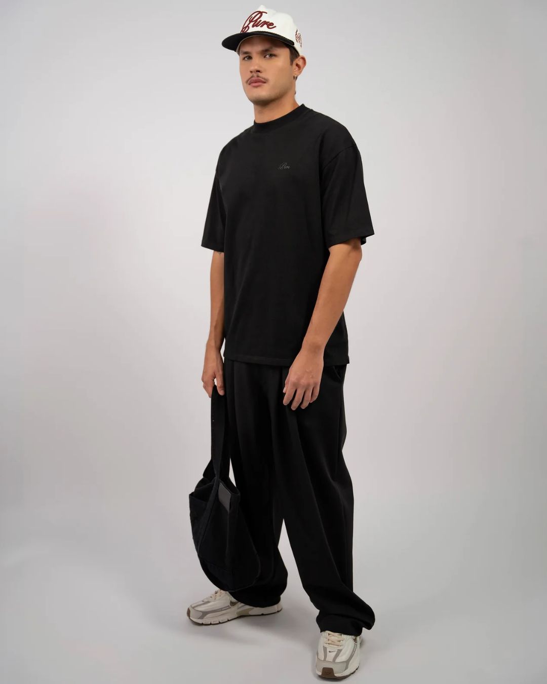 CLASSIC BLACK T-SHIRT